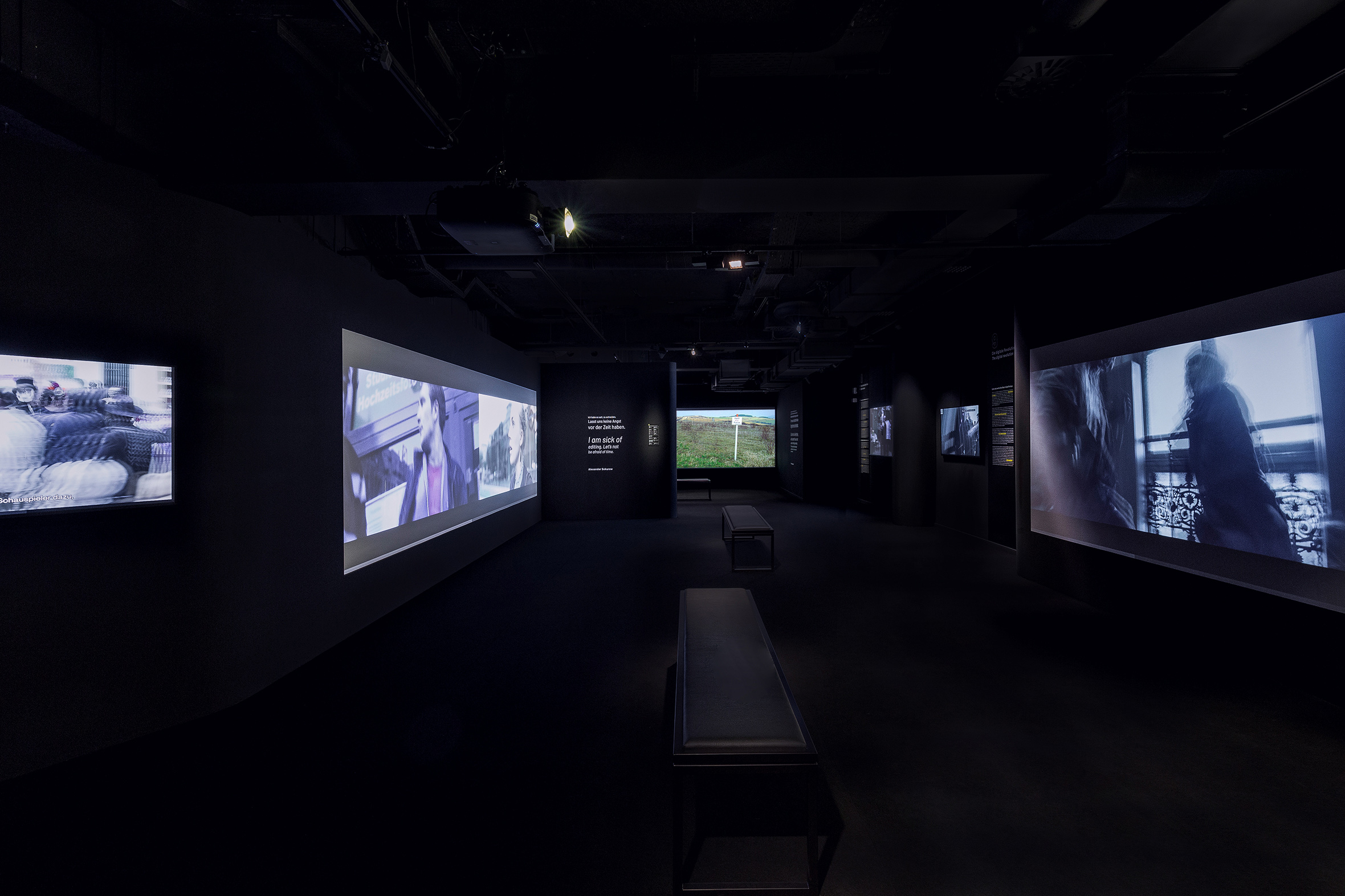 Tonia Bürkle (blaugrau): Entfesselte Bilder für Deutsches Filmmuseum Frankfurt 6