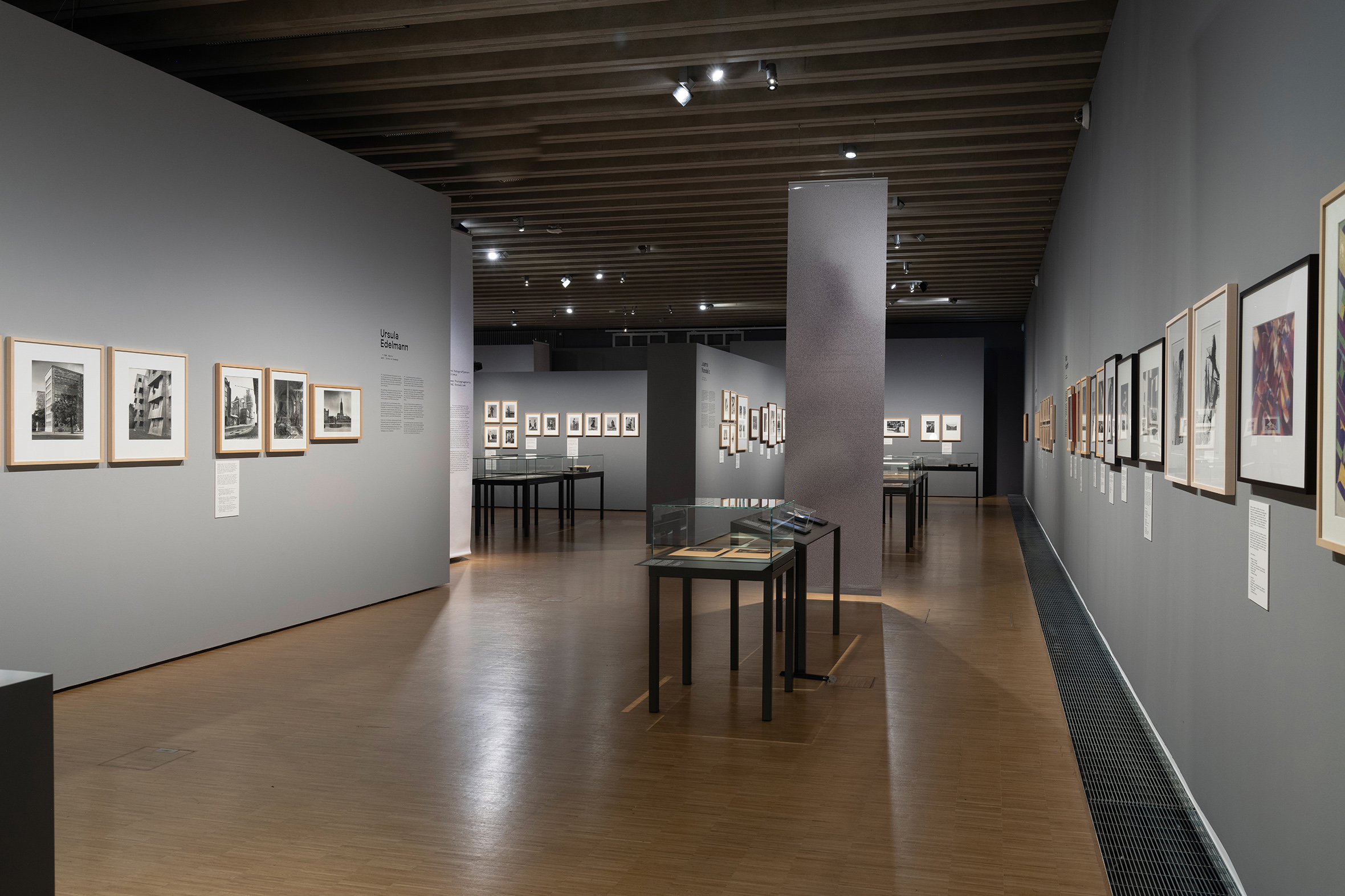 Tonia Bürkle (blaugrau): Stadt der Fotografinnen. Frankfurt 1844 – 2024 für Historisches Museum Frankfurt 7