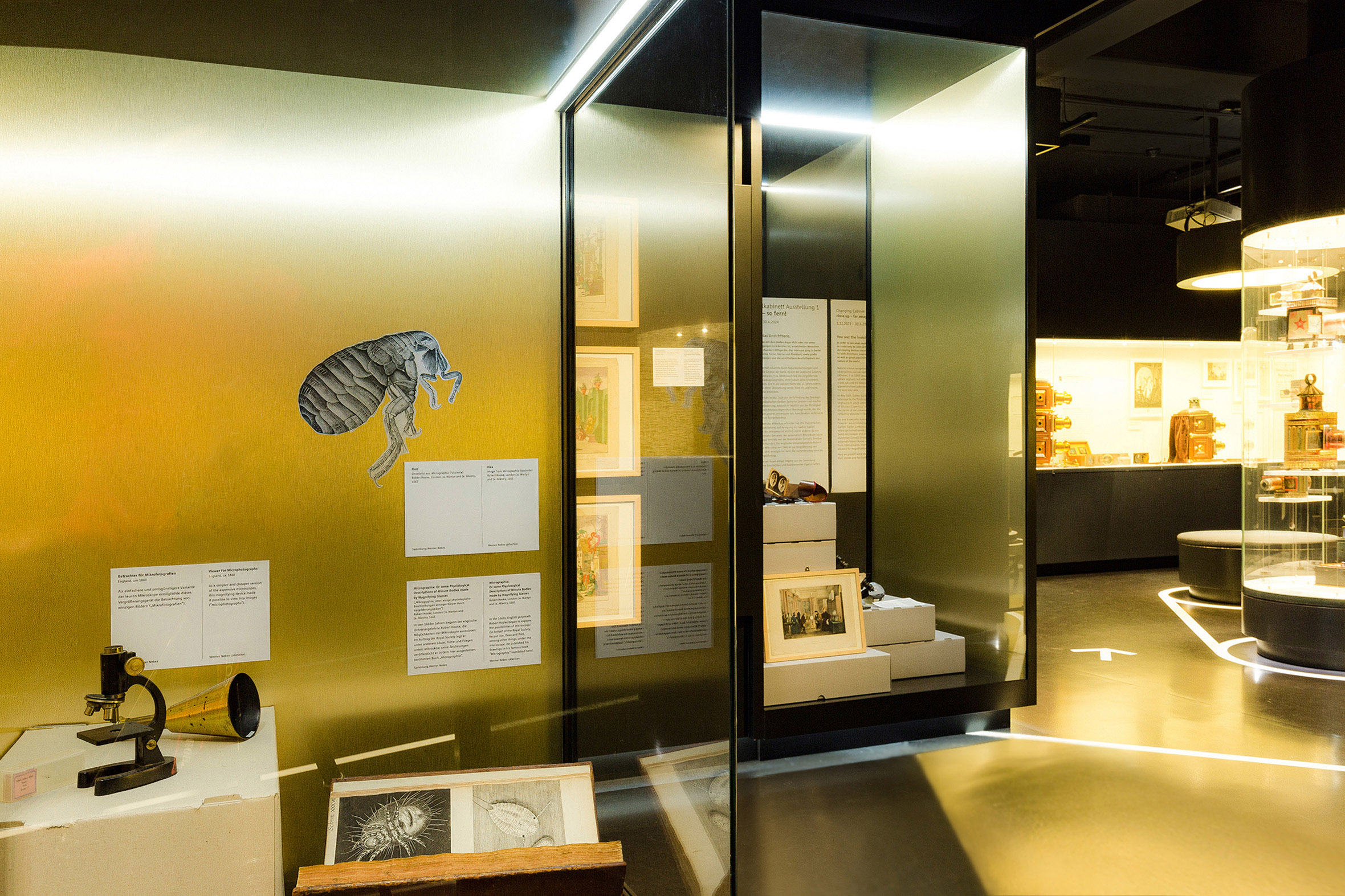 Tonia Bürkle (blaugrau): Wechselkabinett für Deutsches Filmmuseum Frankfurt 3