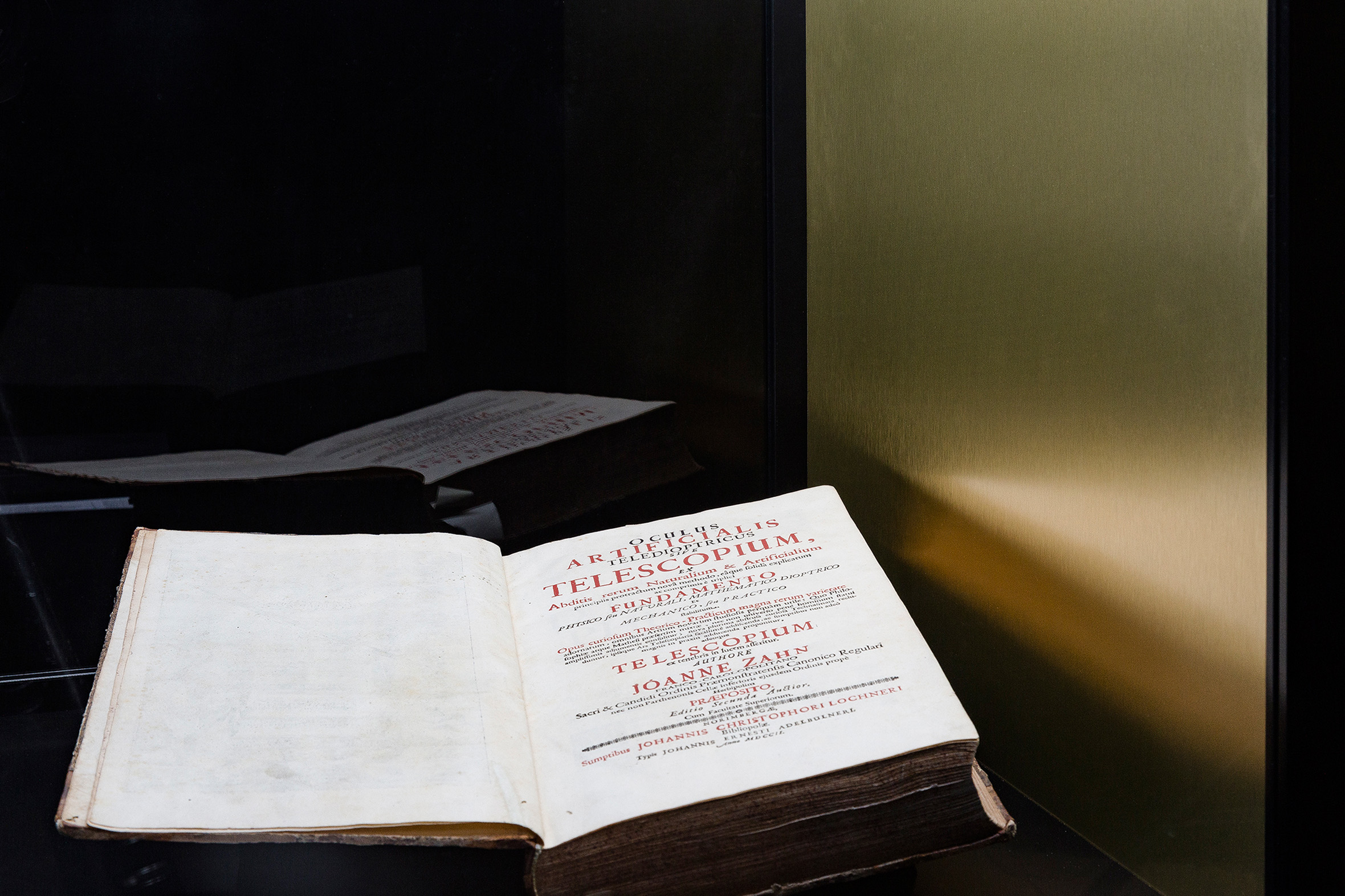 Tonia Bürkle (blaugrau): Wechselkabinett für Deutsches Filmmuseum Frankfurt 7