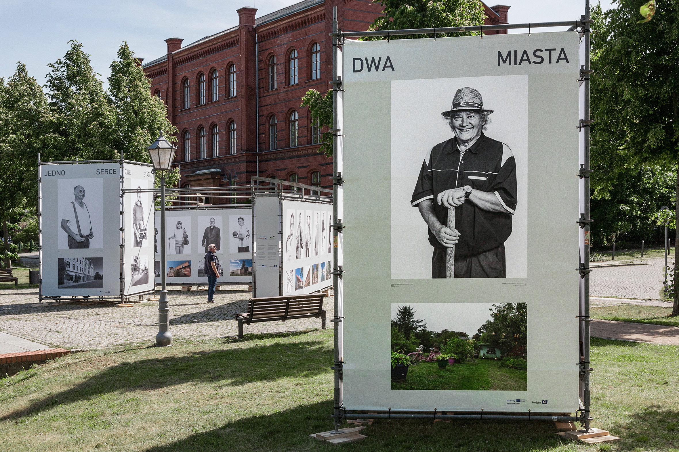 Tonia Bürkle (blaugrau): So gesehen… Guben und Gubin für Öffentlicher Raum, Neißeterrassen Guben 6