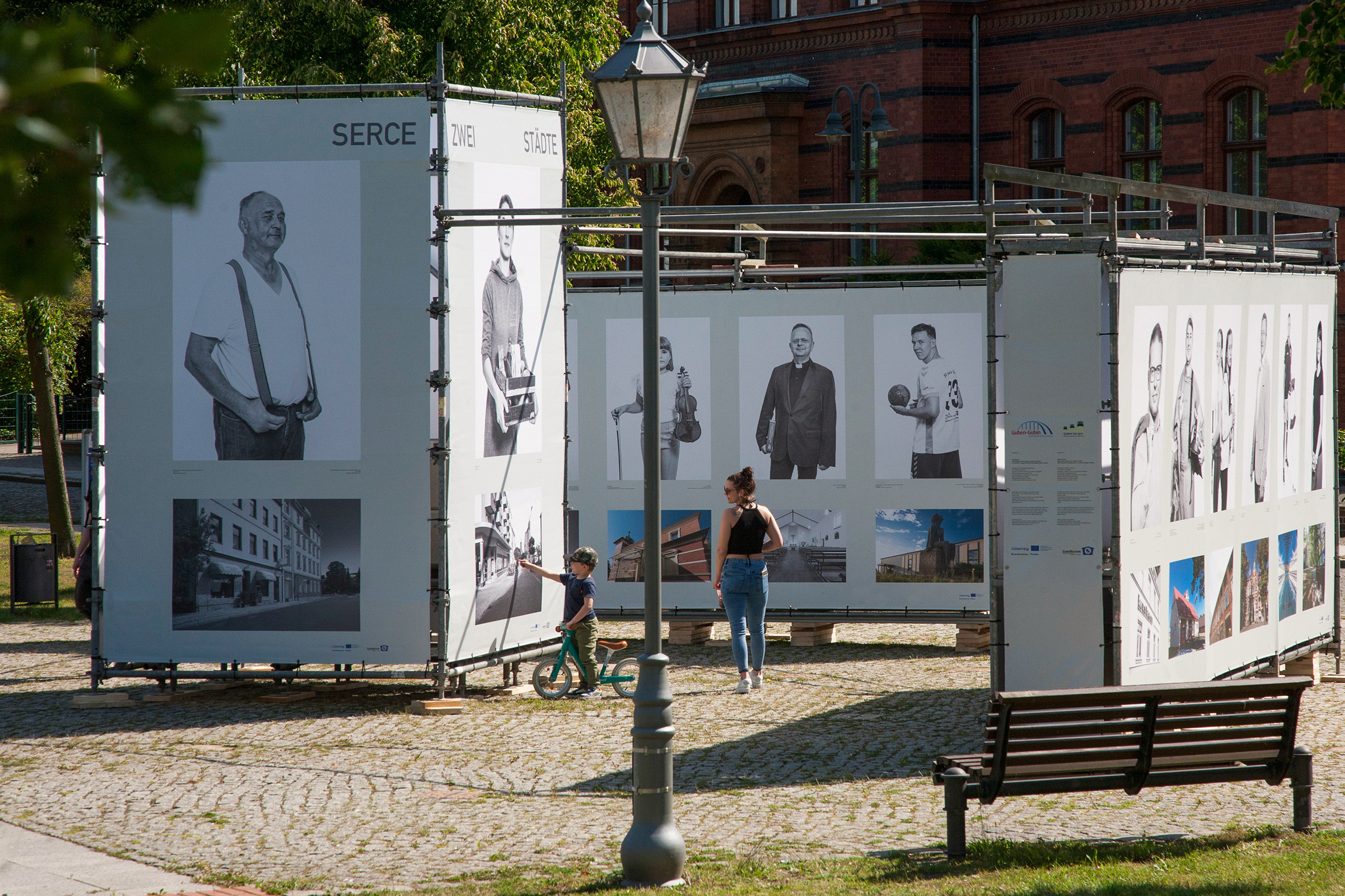 Tonia Bürkle (blaugrau): So gesehen… Guben und Gubin für Öffentlicher Raum, Neißeterrassen Guben 7