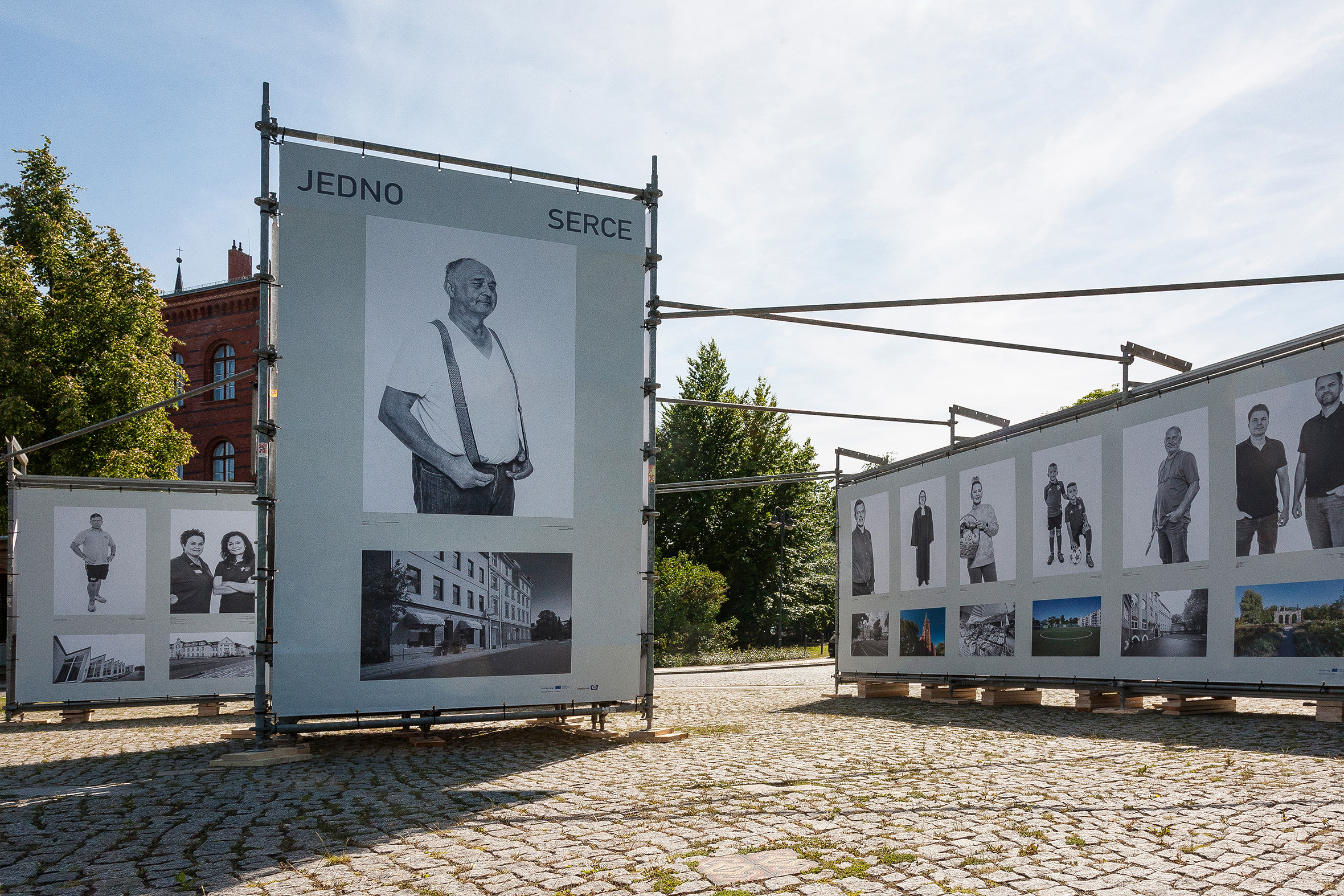 Tonia Bürkle (blaugrau): So gesehen… Guben und Gubin für Öffentlicher Raum, Neißeterrassen Guben 8
